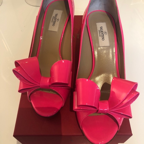 Valentino Bow Pump - Picture 8 of 8